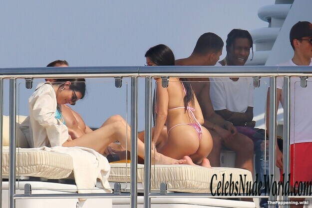 Kourtney Kardashian Nude 208615