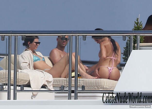 Kourtney Kardashian Nude 208620