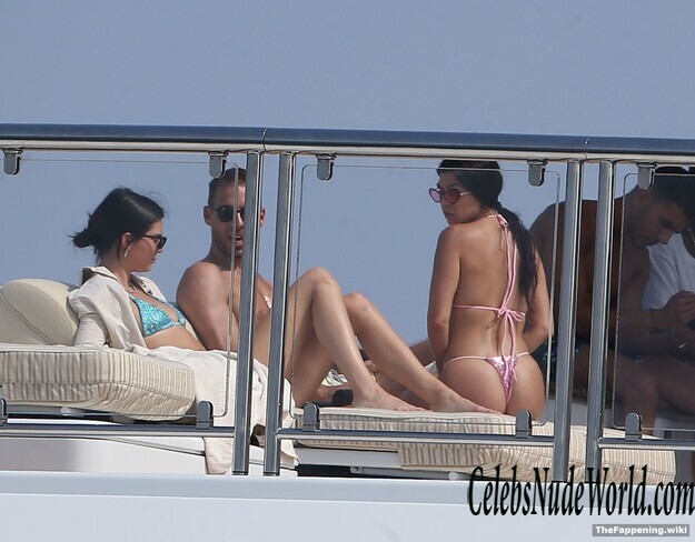 Kourtney Kardashian Nude 208624