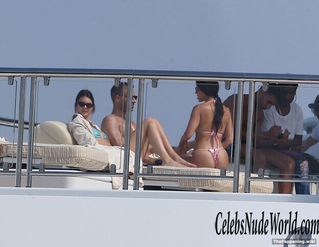 Kourtney Kardashian Nude 208625