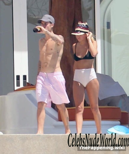 Justin Bieber & Sofia Richie Nude 209710
