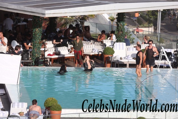 Candice Swanepoel Nip Slip On A Photoshoot In Rio De Janeiro 21014