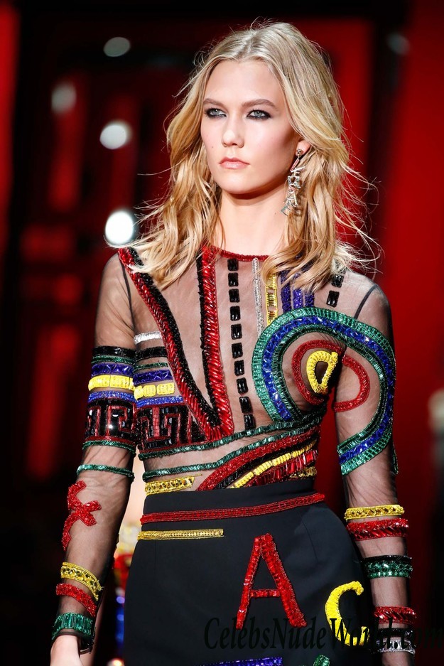 Karlie Kloss See Through To Nipple On The Runway 21059