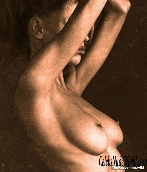 Charlotte McKinney special selection gallery 210936