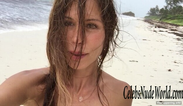 Rhona Mitra Nude 210957