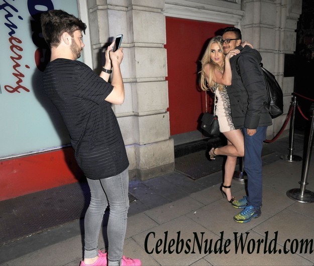 Melissa Reeves Drunk And Pantyless While Out In Town Candids 21128