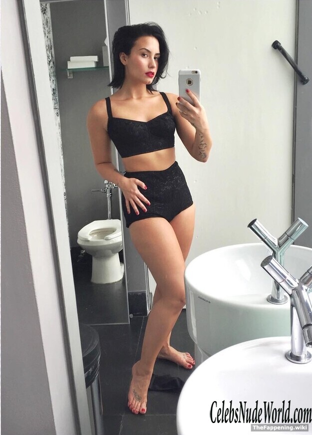 Demi Lovato Nude 211615