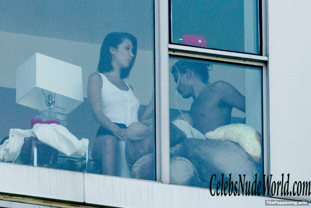 Bella Hadid Nude 211956