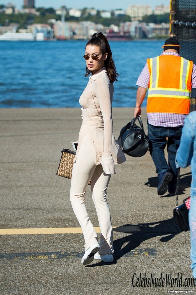Bella Hadid Nude 211983