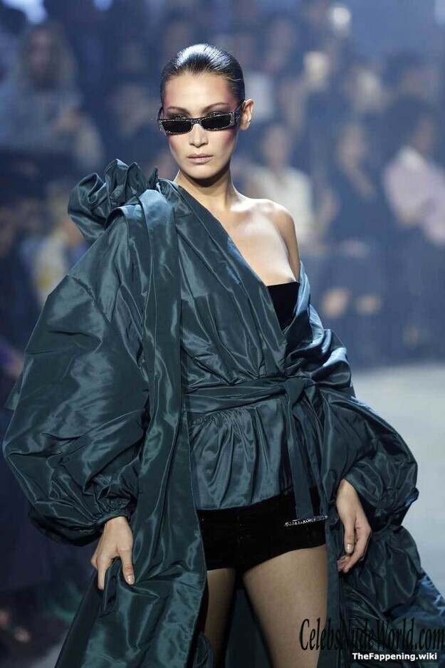 Bella Hadid Nude 212034