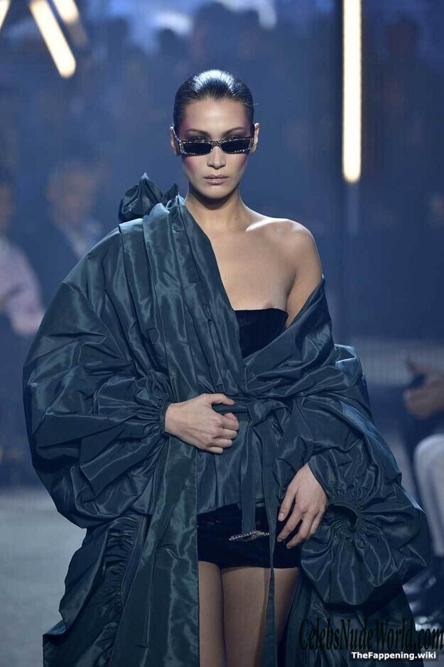 Bella Hadid Nude 212035