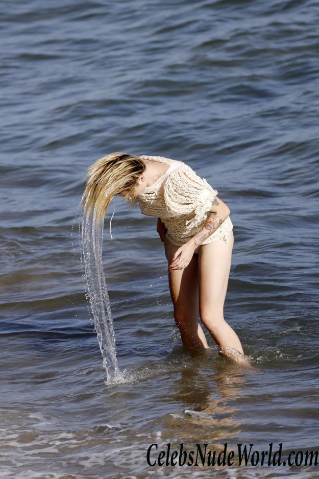 Ireland Baldwin Nip Slip During A Photo Shoot In Malibu 21223