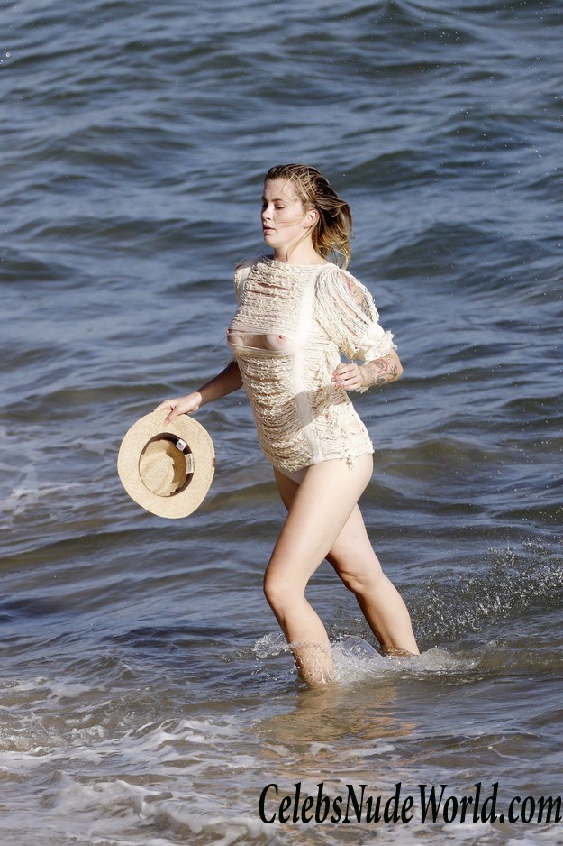 Ireland Baldwin Nip Slip During A Photo Shoot In Malibu 21236