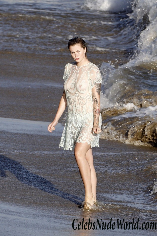 Ireland Baldwin Nip Slip During A Photo Shoot In Malibu 21250