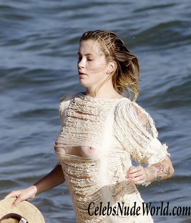 Ireland Baldwin Nip Slip During A Photo Shoot In Malibu 21252