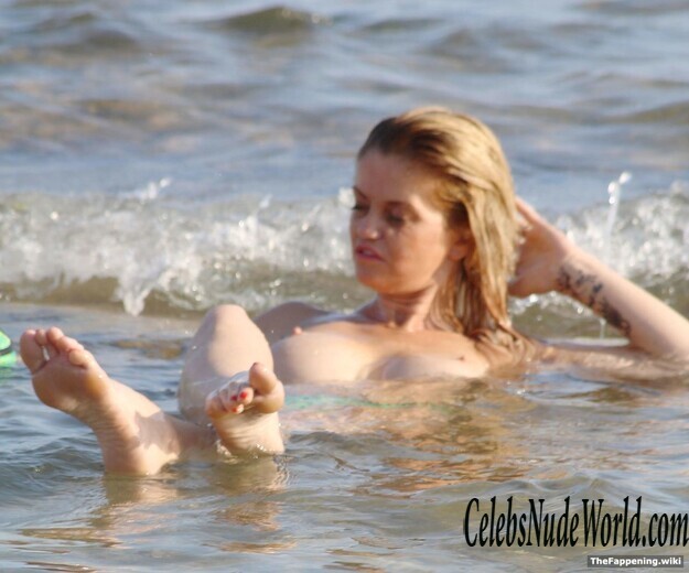Danniella Westbrook Nude 213537
