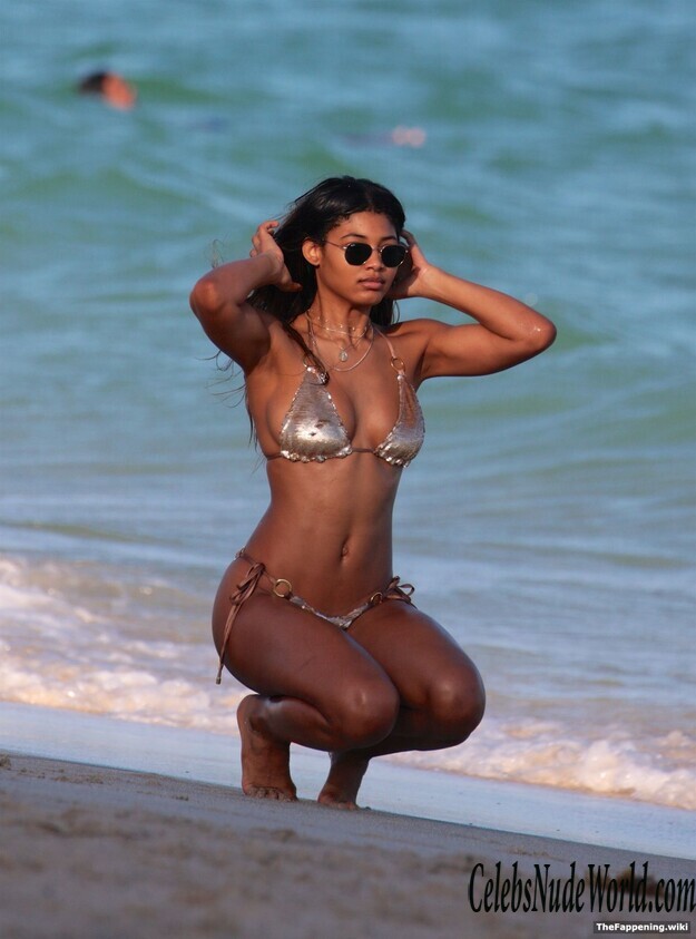 Danielle Herrington & Raven Lyn Nude 214073