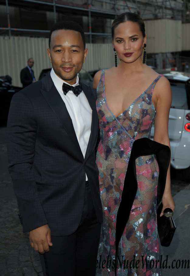 Chrissy Teigen See Through To Nipples While Arriving At Vogue Party In Paris 21567