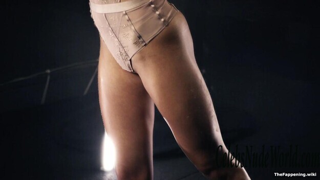 Taylor Marie Hill Nude 216733