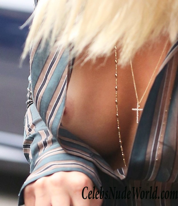 Sofia Richie Nipple Slip While Out Shopping In Beverly Hills 21677