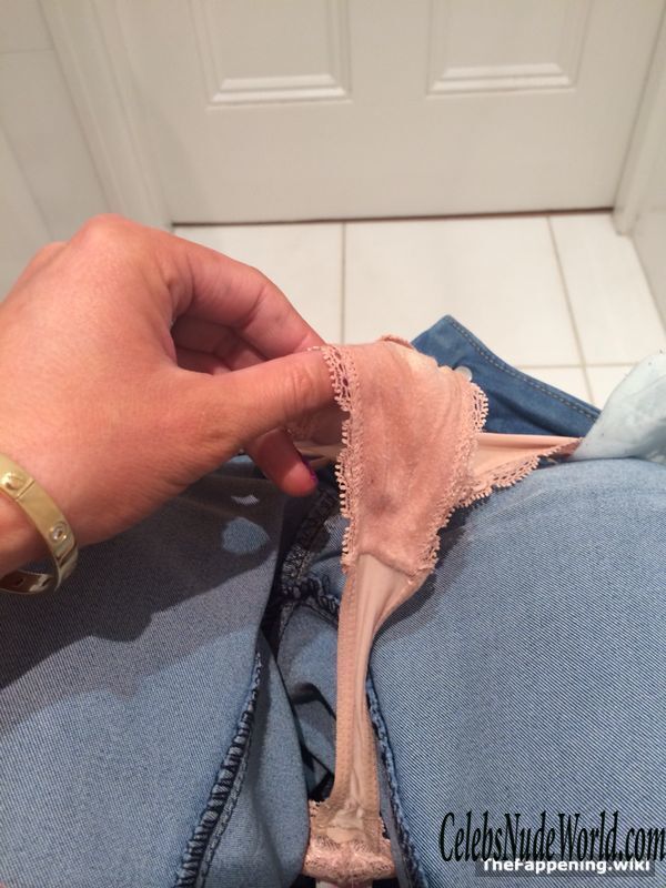 Suzanne Collins Nude 218100