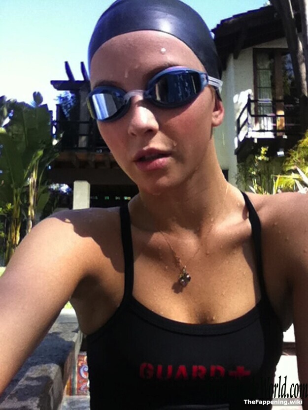 Julianne Hough Nude 218476