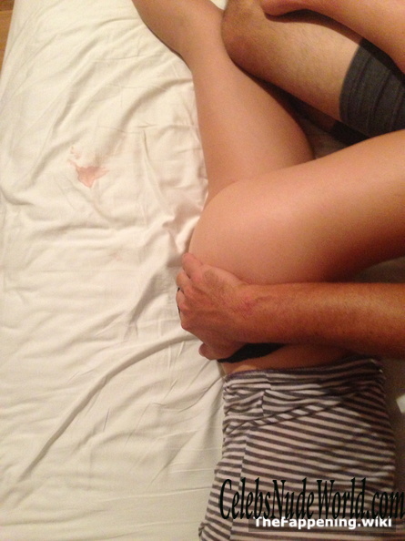 Yvonne Strahovski Nude 220103