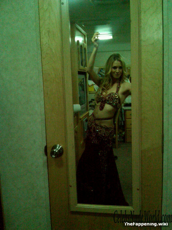 Yvonne Strahovski Nude 220119