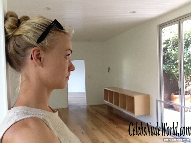 Yvonne Strahovski Nude 220121