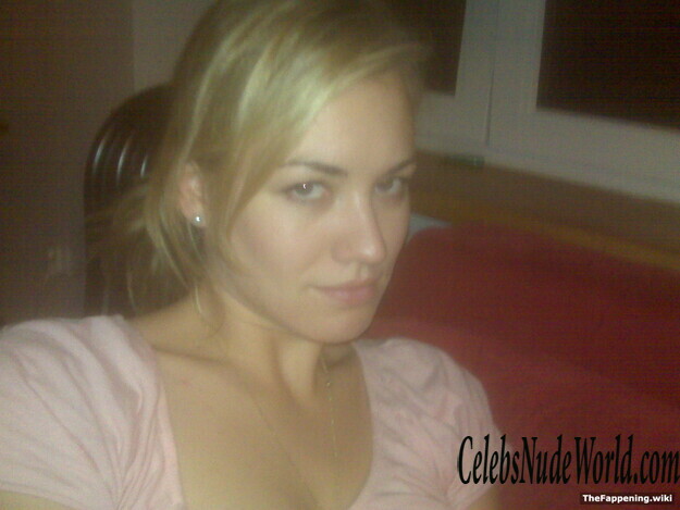 Yvonne Strahovski Nude 220125