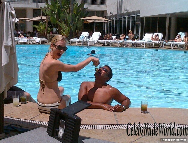 Yvonne Strahovski Nude 220150