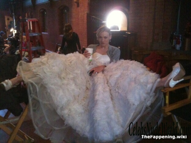 Yvonne Strahovski Nude 220151