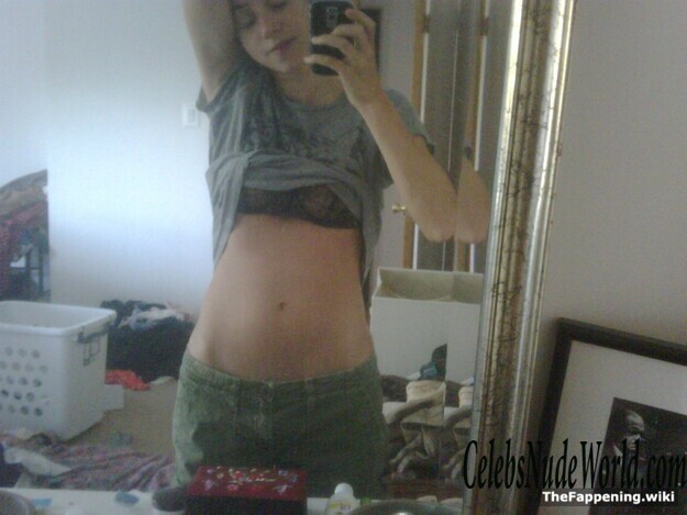 Zoe Kazan Nude 220377