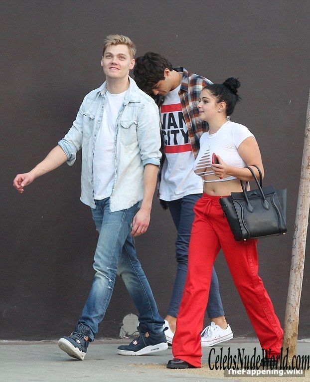 Ariel Winter Nude 220707