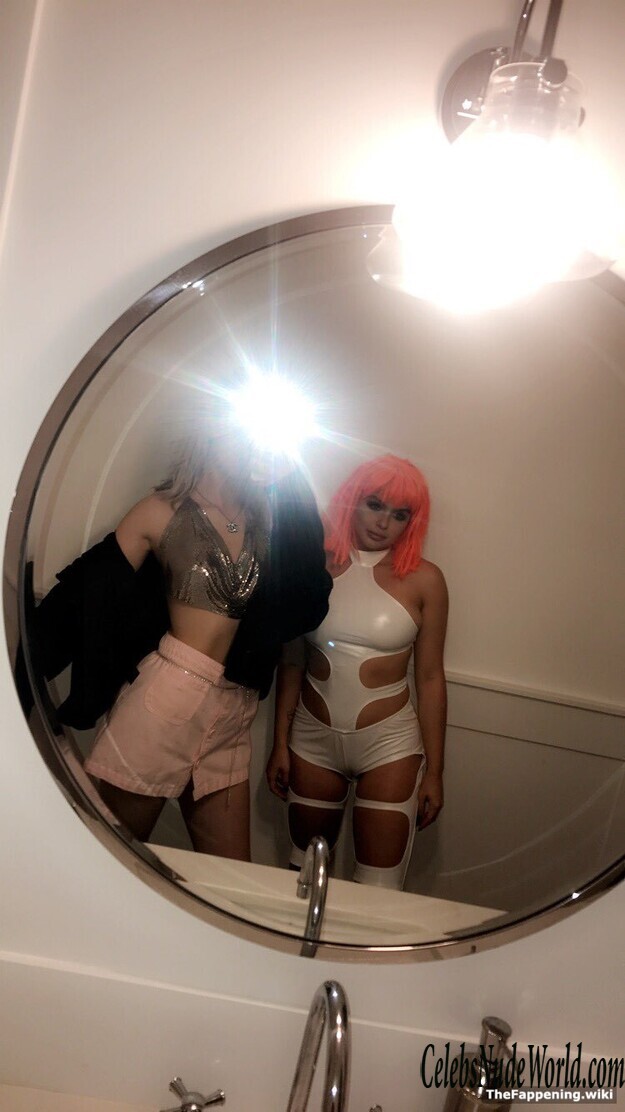 Ariel Winter Nude 220726