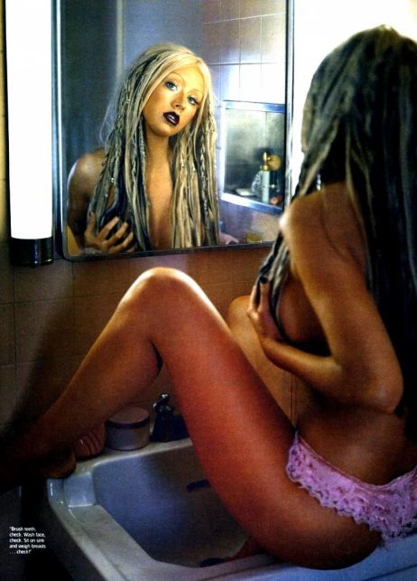 Christina Aguilara 2211