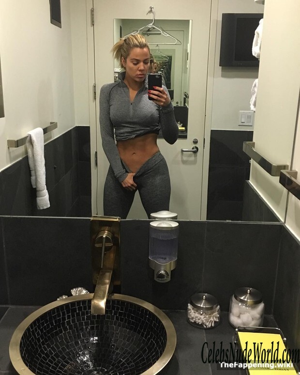 Khloe Kardashian Nude 221506