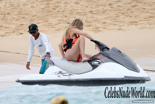 Khloe Kardashian Nude 221533