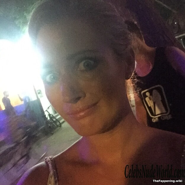 Hayley McQueen Nude 222200