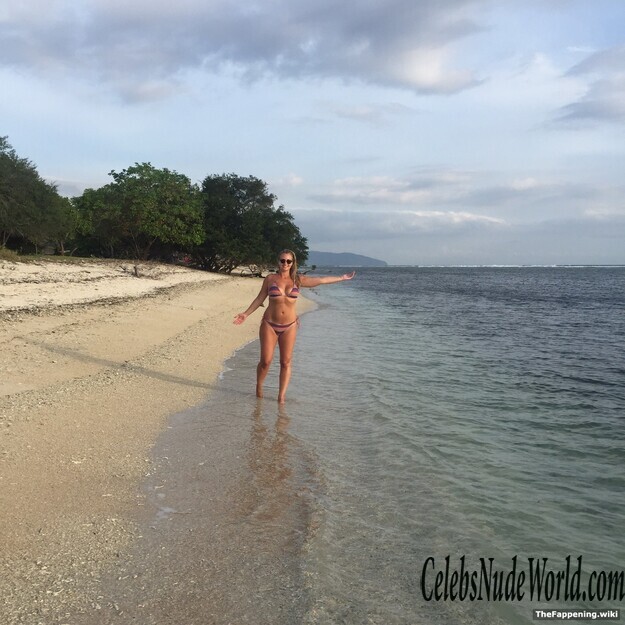 Hayley McQueen Nude 222225