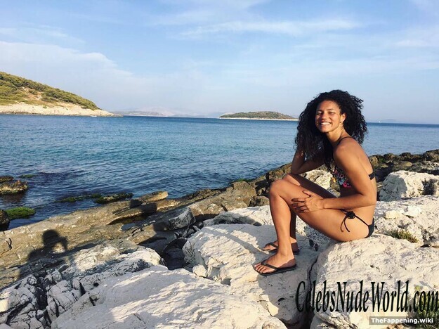 Vick Hope Nude 222370