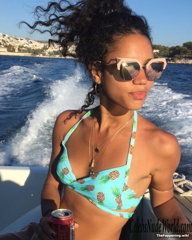 Vick Hope Nude 222372