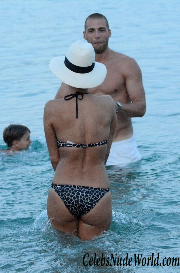 Nicole Scherzinger Areola Slip In Mykonos, Greece 22290