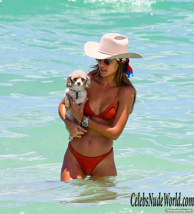 Natalia Borges Nude 223063