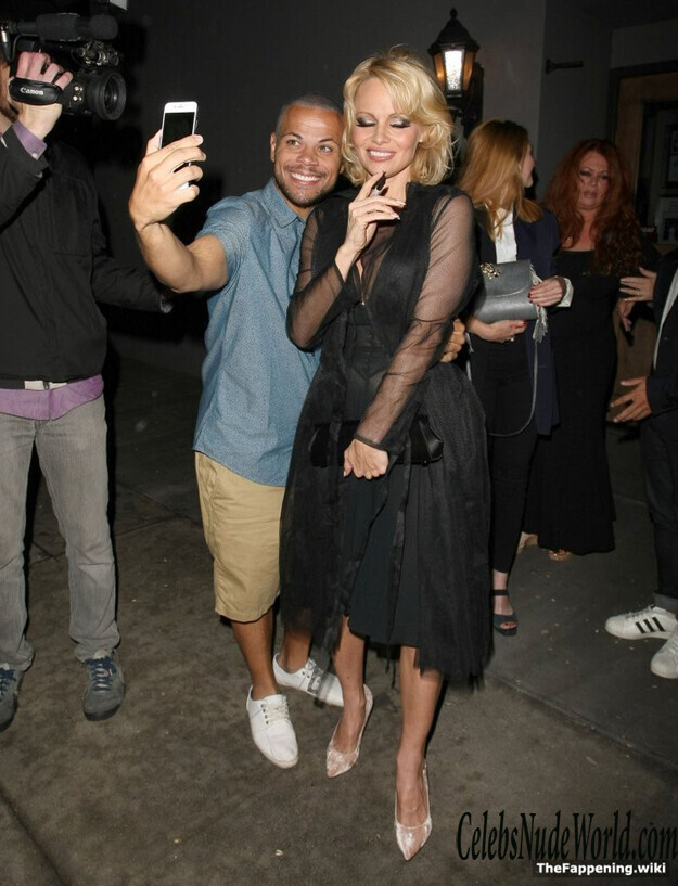 Pamela Anderson Nude 223068