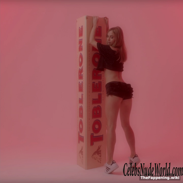 Suki Waterhouse Nude 223325