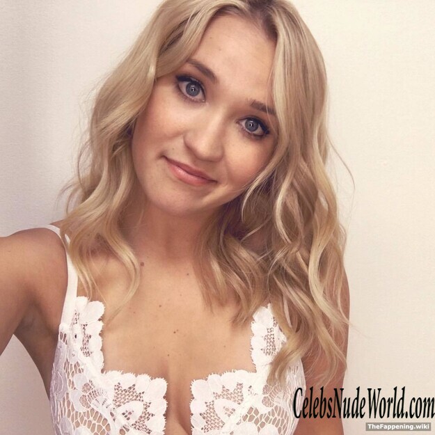Osment emily pics nude of Emily Osment