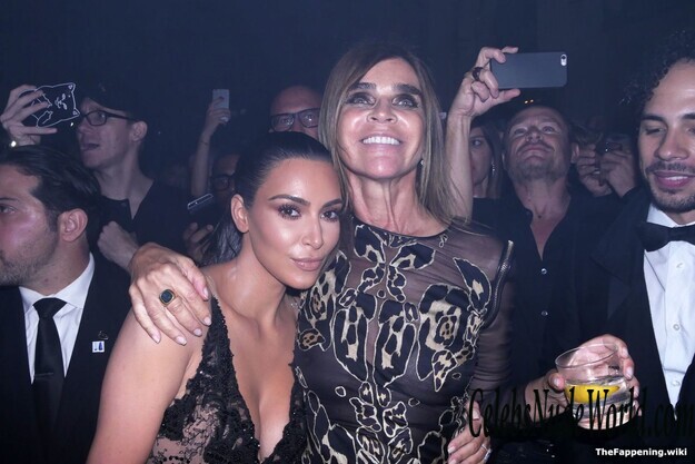 Carine Roitfeld Nude 223944