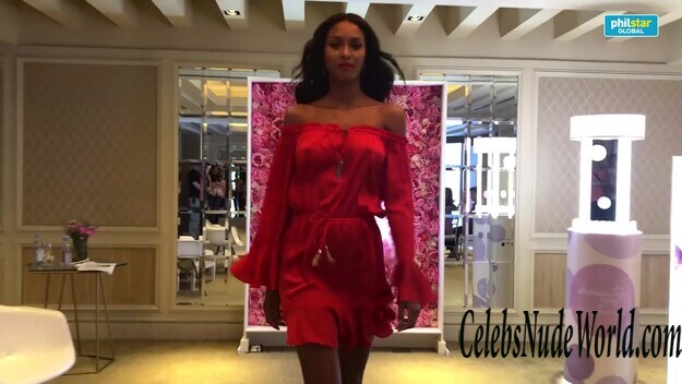 Lais Ribeiro pokies 225516