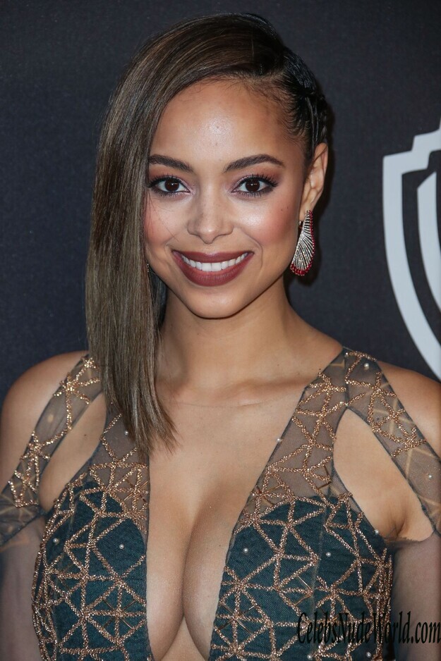 Amber Stevens West great boobs 226429